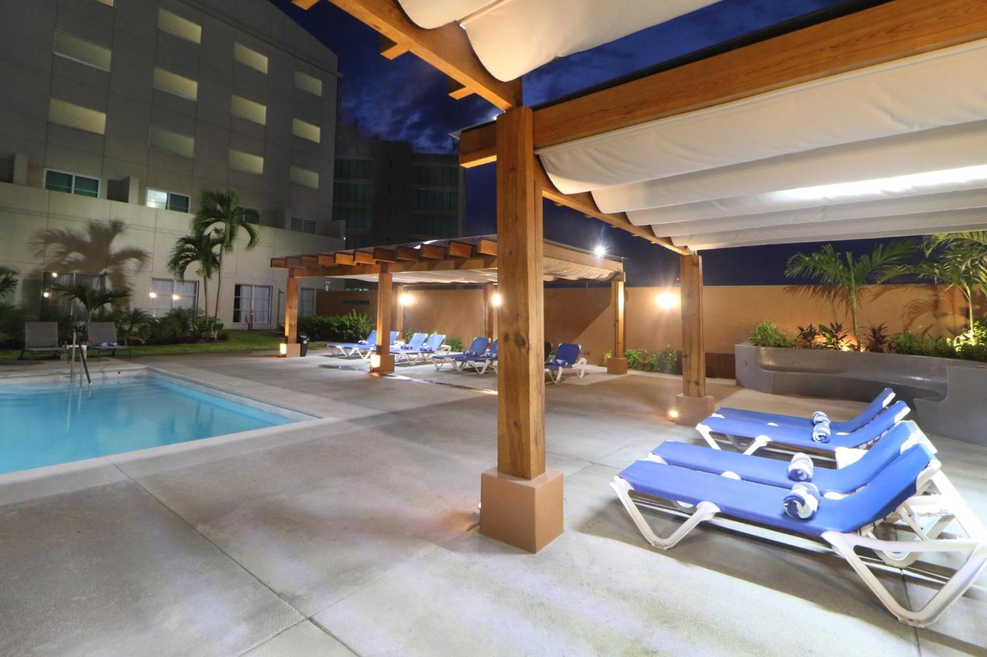 Holiday Inn Express Manzanillo By Ihg Exterior foto