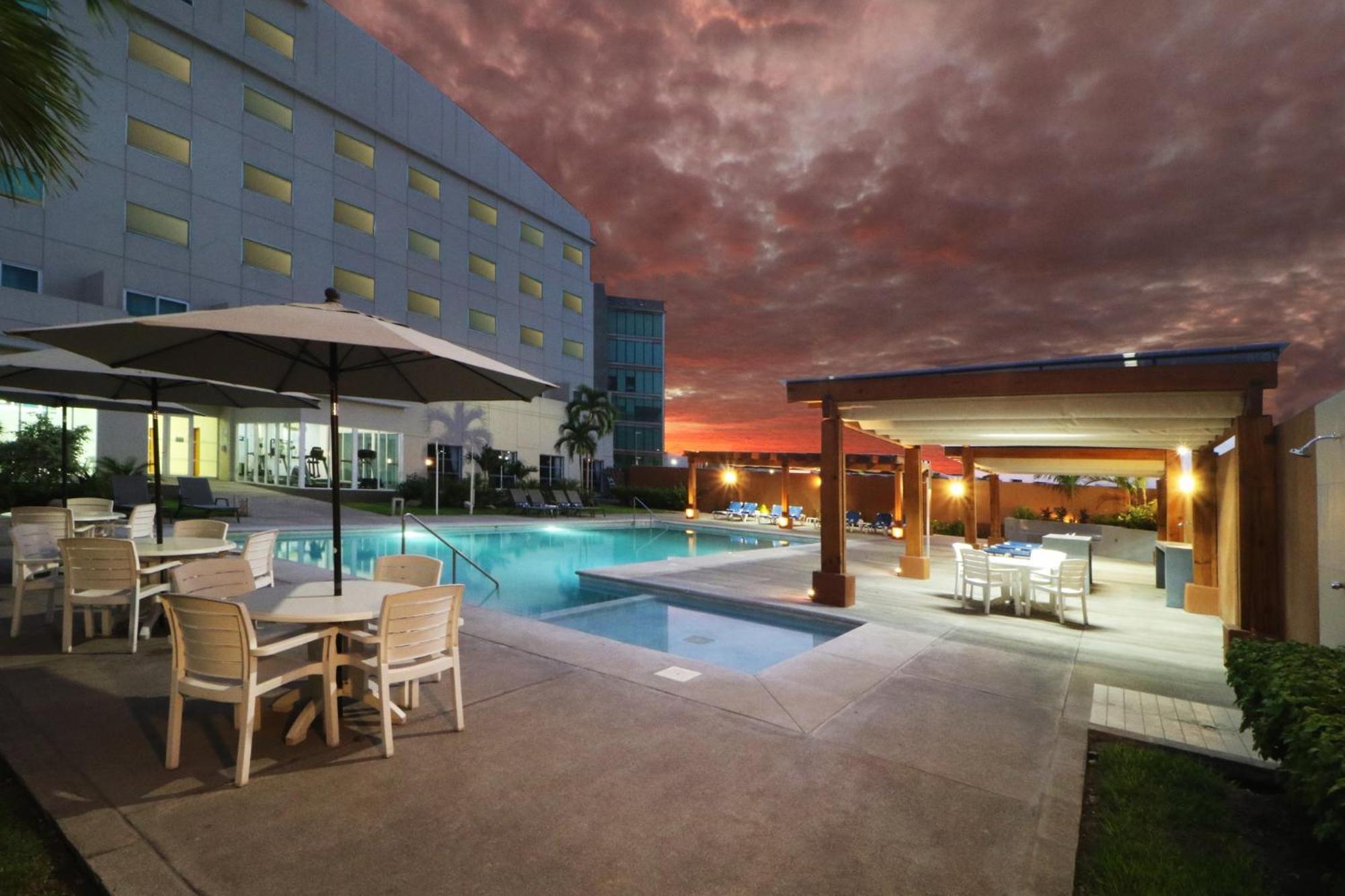 Holiday Inn Express Manzanillo By Ihg Exterior foto