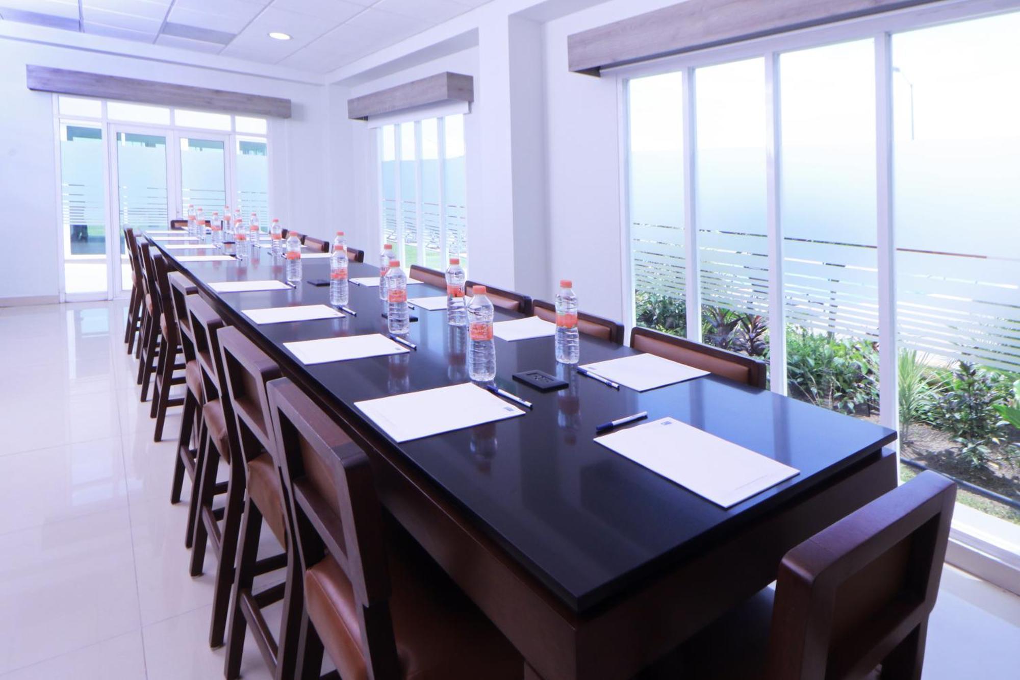 Holiday Inn Express Manzanillo By Ihg Exterior foto