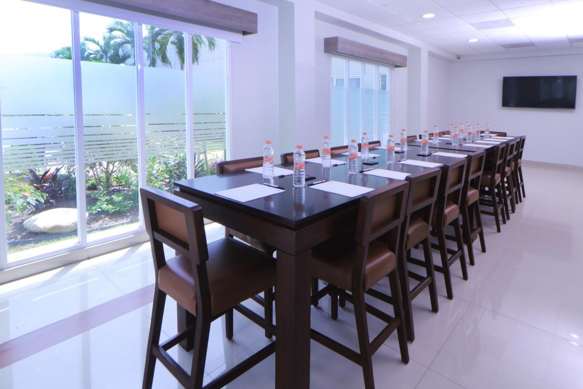 Holiday Inn Express Manzanillo By Ihg Exterior foto